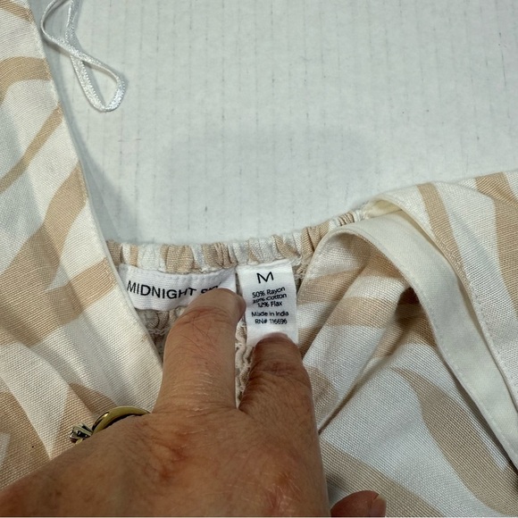 Midnight Sky Cream Tan Ruched Tie Front Cap Sleeve Blouse Size Medium - Picture 3 of 7